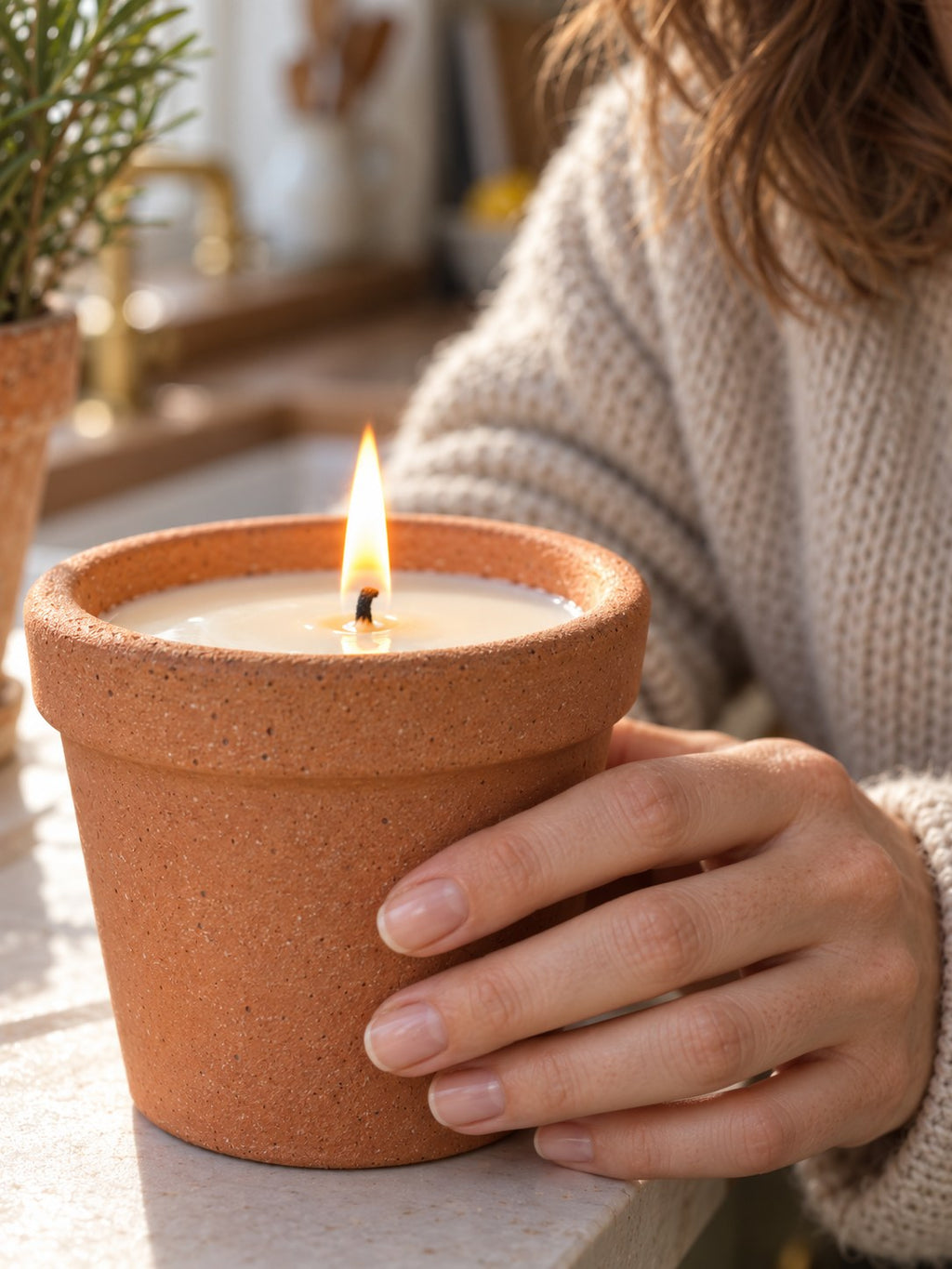 Meadow Terracotta Pot Candle - Clean Linen & Neroli - close-up detail